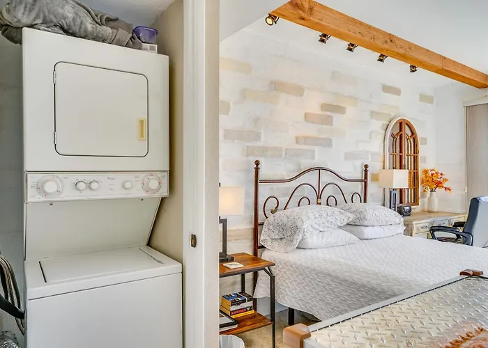 Apartment Hike & Explore Dtwn Tucson! Relaxing Solo Escape